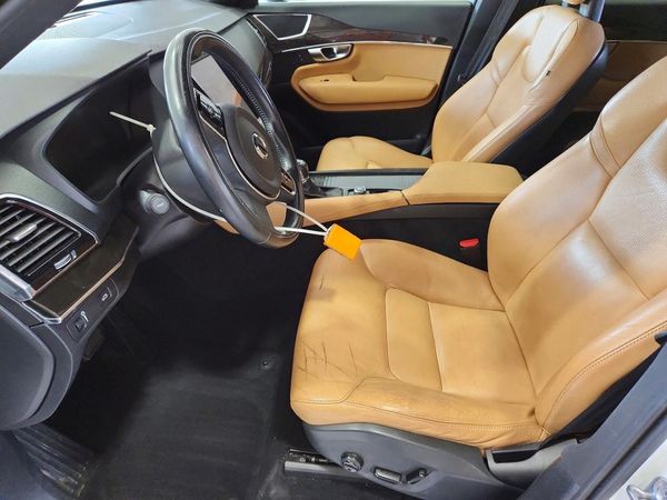 2018 VOLVO XC90 Momentum