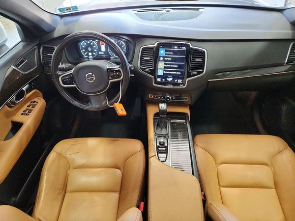 2018 VOLVO XC90 Momentum