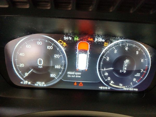 2018 VOLVO XC90 Momentum