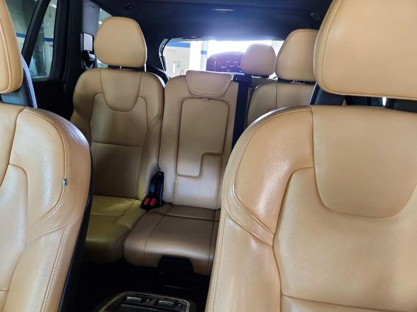 2018 VOLVO XC90 Momentum