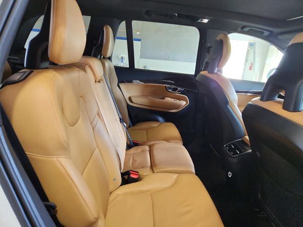 2018 VOLVO XC90 Momentum