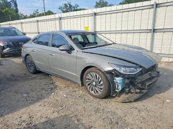 2022 HYUNDAI SONATA Limited — Passenger 3/4