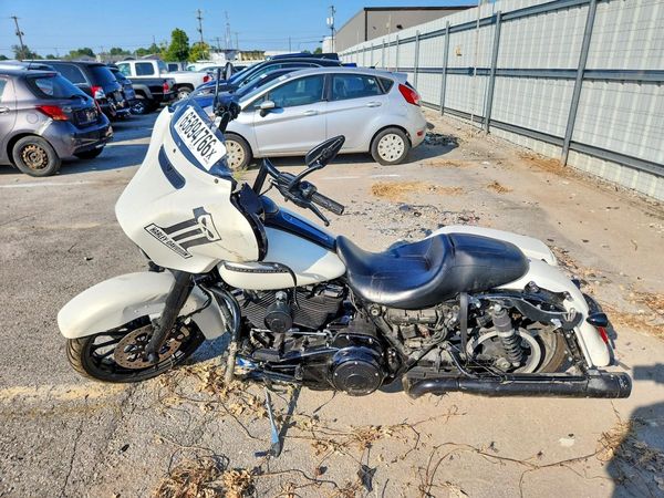2018 HARLEY-DAVIDSON FL
