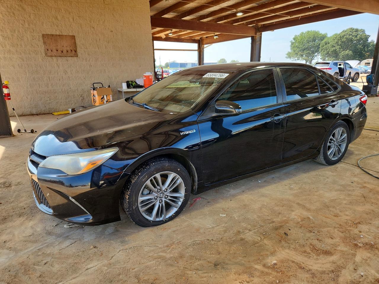 2017 TOYOTA CAMRY SOLA LE/SE/XLE Hybrid — Front 3/4
