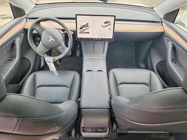 2024 TESLA MODEL Y