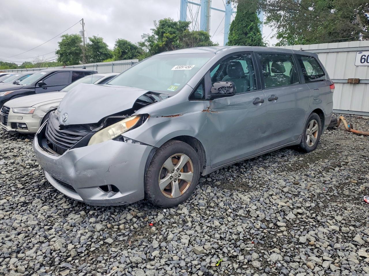2012 TOYOTA SIENNA