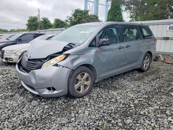 2012 TOYOTA SIENNA