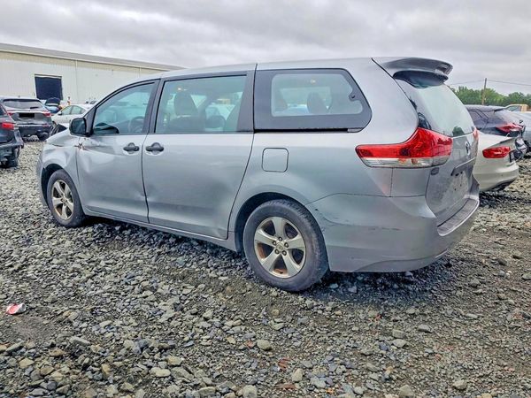 2012 TOYOTA SIENNA