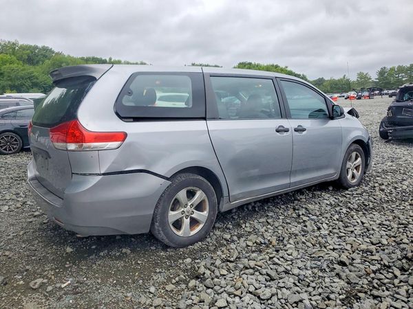 2012 TOYOTA SIENNA