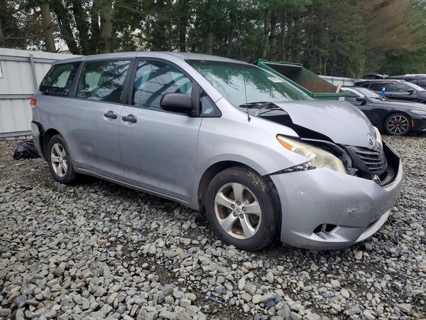 2012 TOYOTA SIENNA
