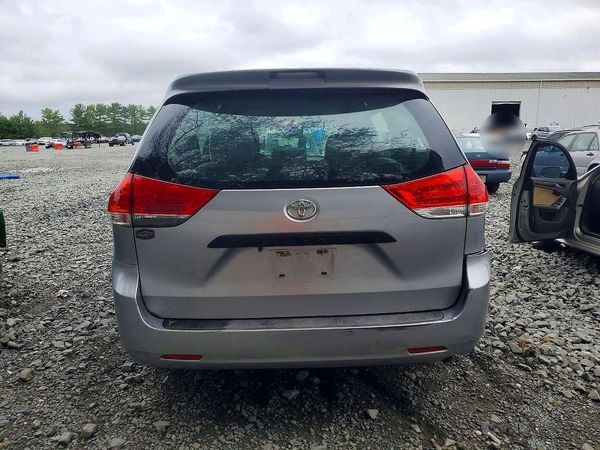 2012 TOYOTA SIENNA