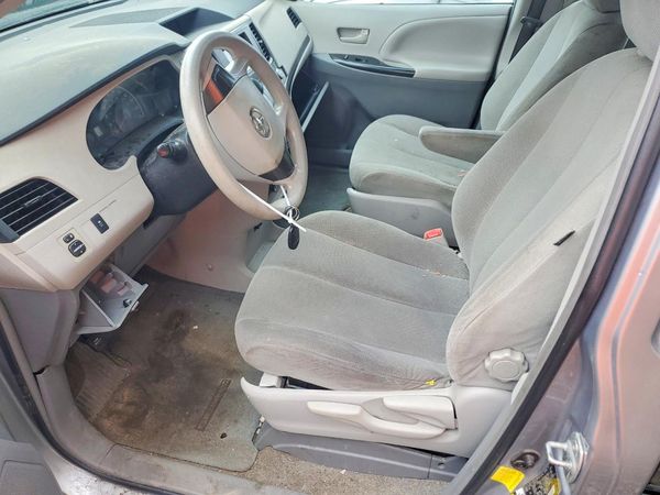 2012 TOYOTA SIENNA