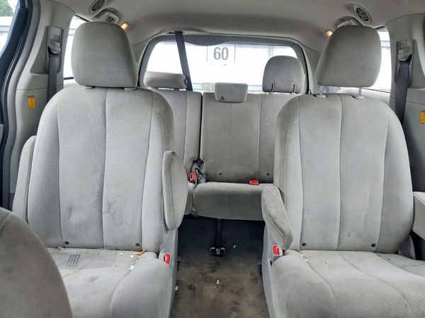 2012 TOYOTA SIENNA