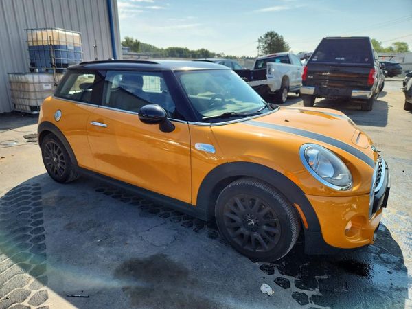 2018 MINI COOPER