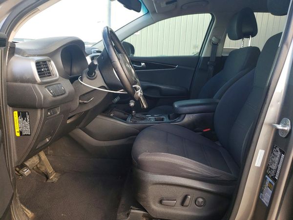 2016 KIA SORENTO L / LX