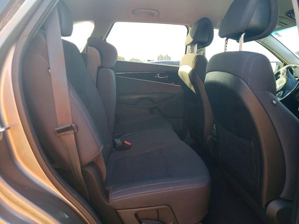 2016 KIA SORENTO L / LX