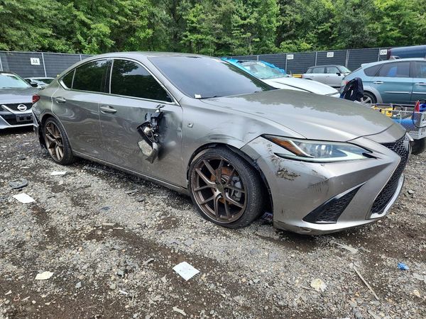 2019 LEXUS ES