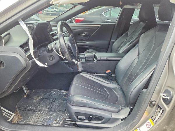 2019 LEXUS ES