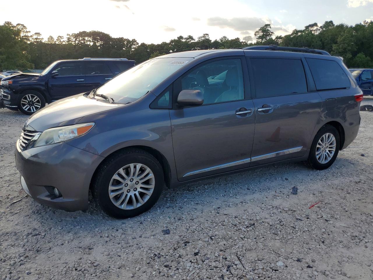 2015 TOYOTA SIENNA