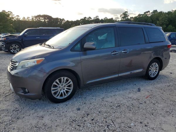 2015 TOYOTA SIENNA