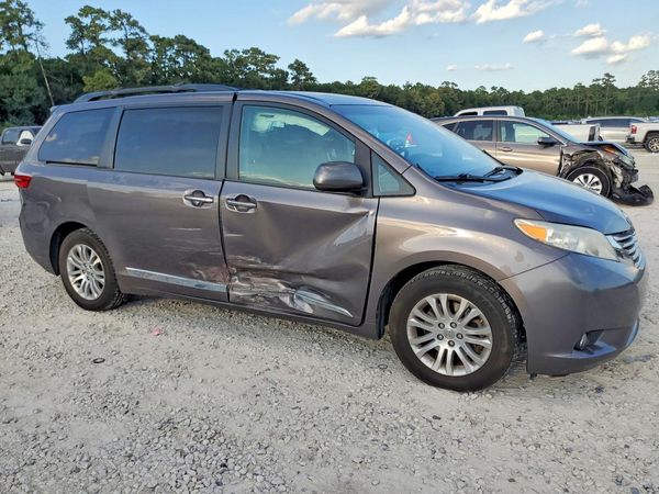 2015 TOYOTA SIENNA