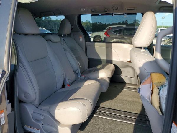 2015 TOYOTA SIENNA