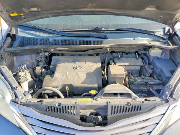 2015 TOYOTA SIENNA