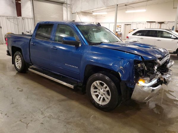 2018 CHEVROLET SILVERADO LT — Passenger 3/4