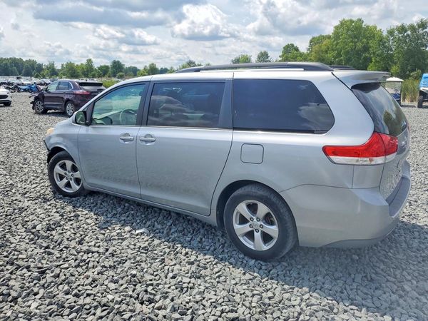 2014 TOYOTA SIENNA
