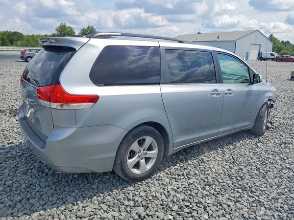 2014 TOYOTA SIENNA