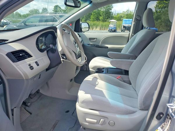 2014 TOYOTA SIENNA