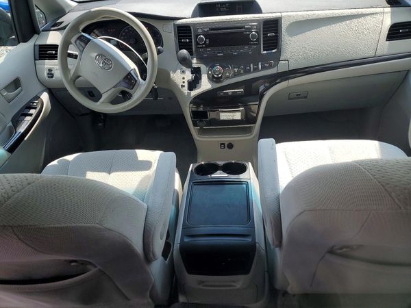 2014 TOYOTA SIENNA