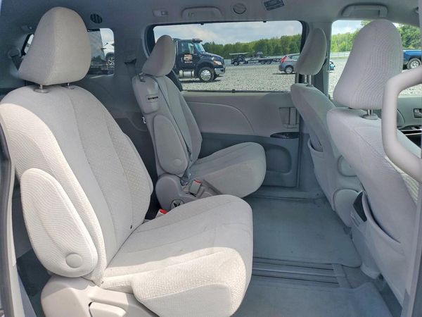 2014 TOYOTA SIENNA