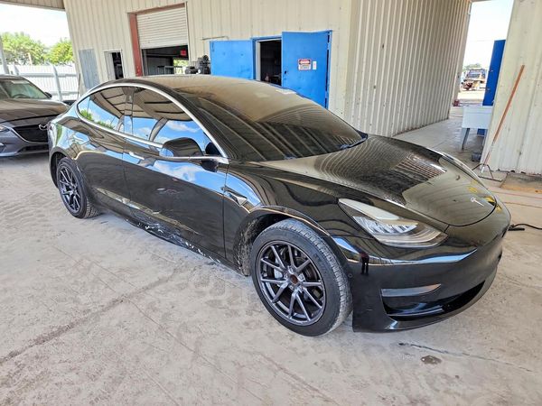 2020 TESLA MODEL 3 — Passenger 3/4