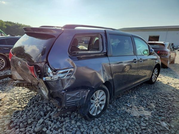 2013 TOYOTA SIENNA