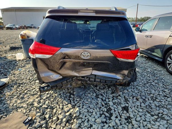 2013 TOYOTA SIENNA