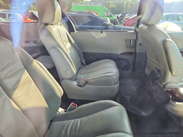 2013 TOYOTA SIENNA