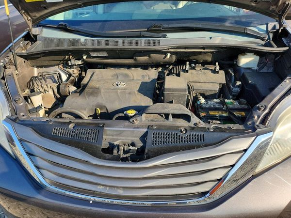 2013 TOYOTA SIENNA