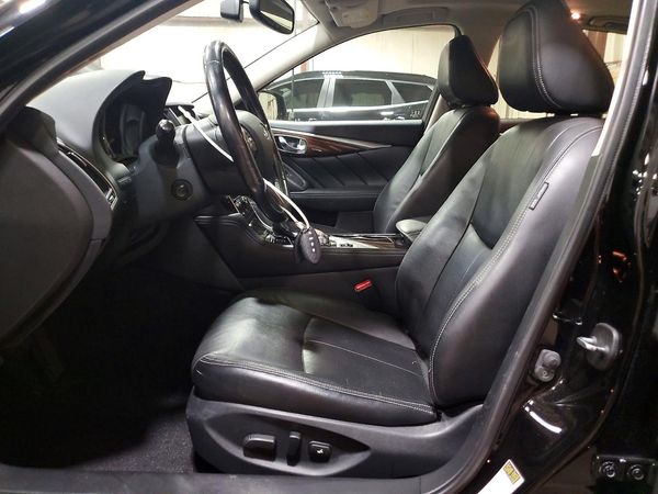 2015 INFINITI Q50