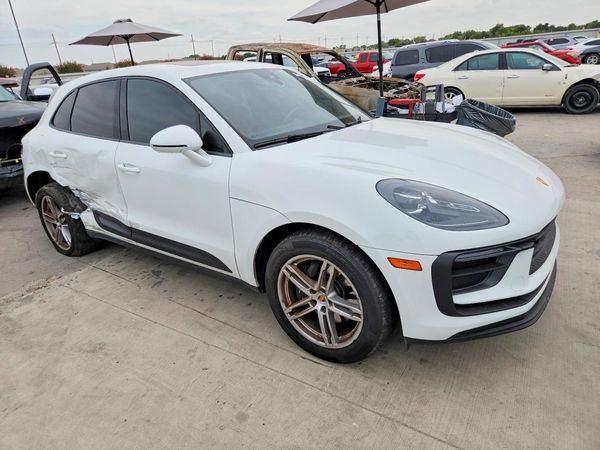 2022 PORSCHE MACAN