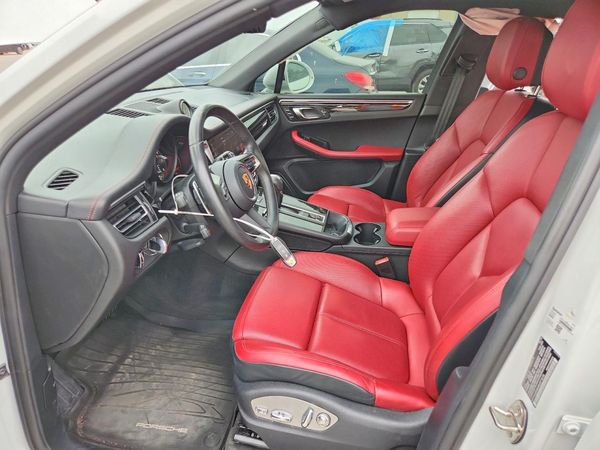 2022 PORSCHE MACAN