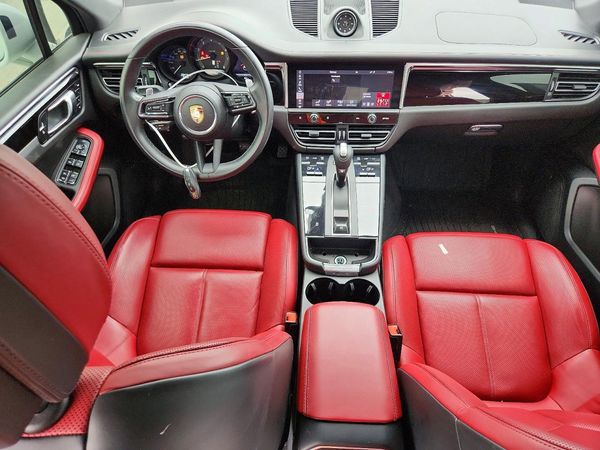 2022 PORSCHE MACAN