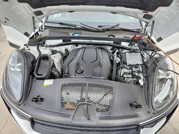 2022 PORSCHE MACAN