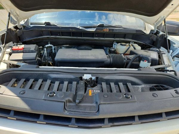 2019 CHEVROLET SILVERADO RST — Engine bay