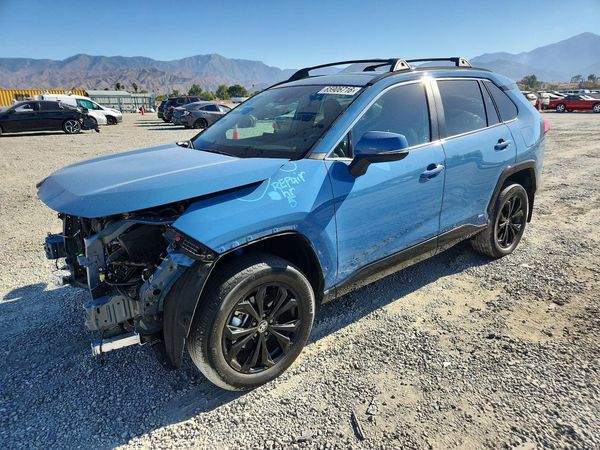 2022 TOYOTA RAV4 SE