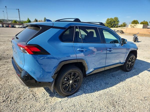 2022 TOYOTA RAV4 SE