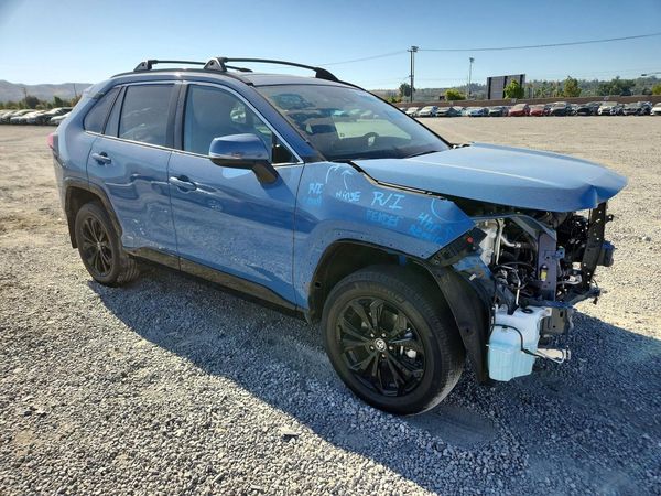 2022 TOYOTA RAV4 SE