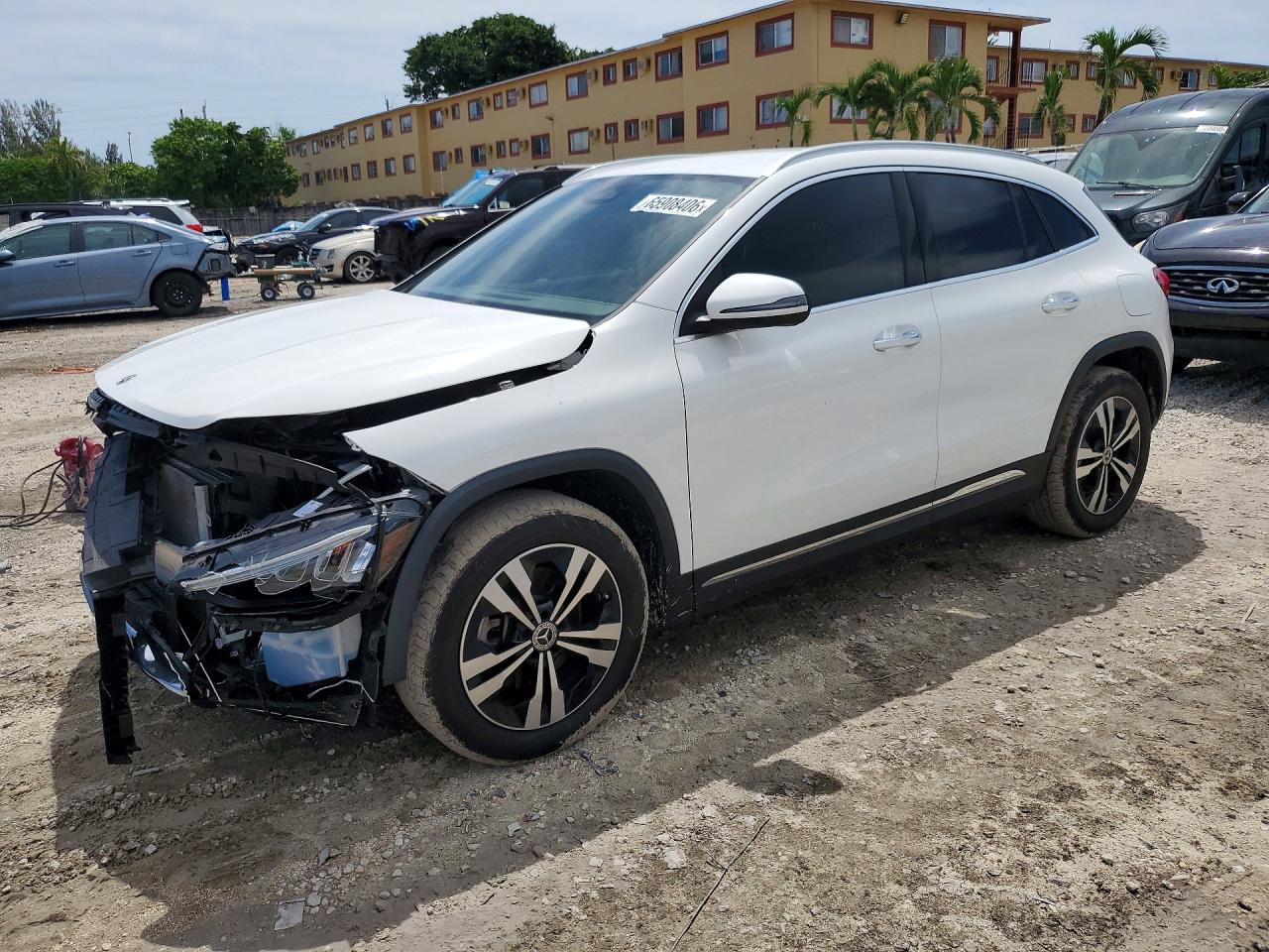 2025 MERCEDES-BENZ GLA