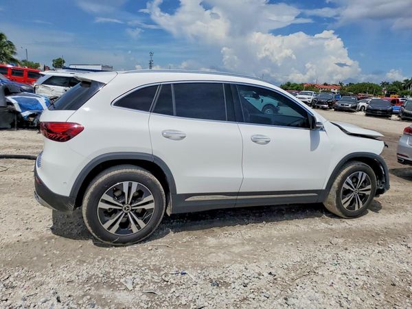 2025 MERCEDES-BENZ GLA