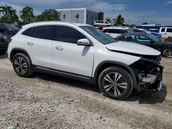 2025 MERCEDES-BENZ GLA